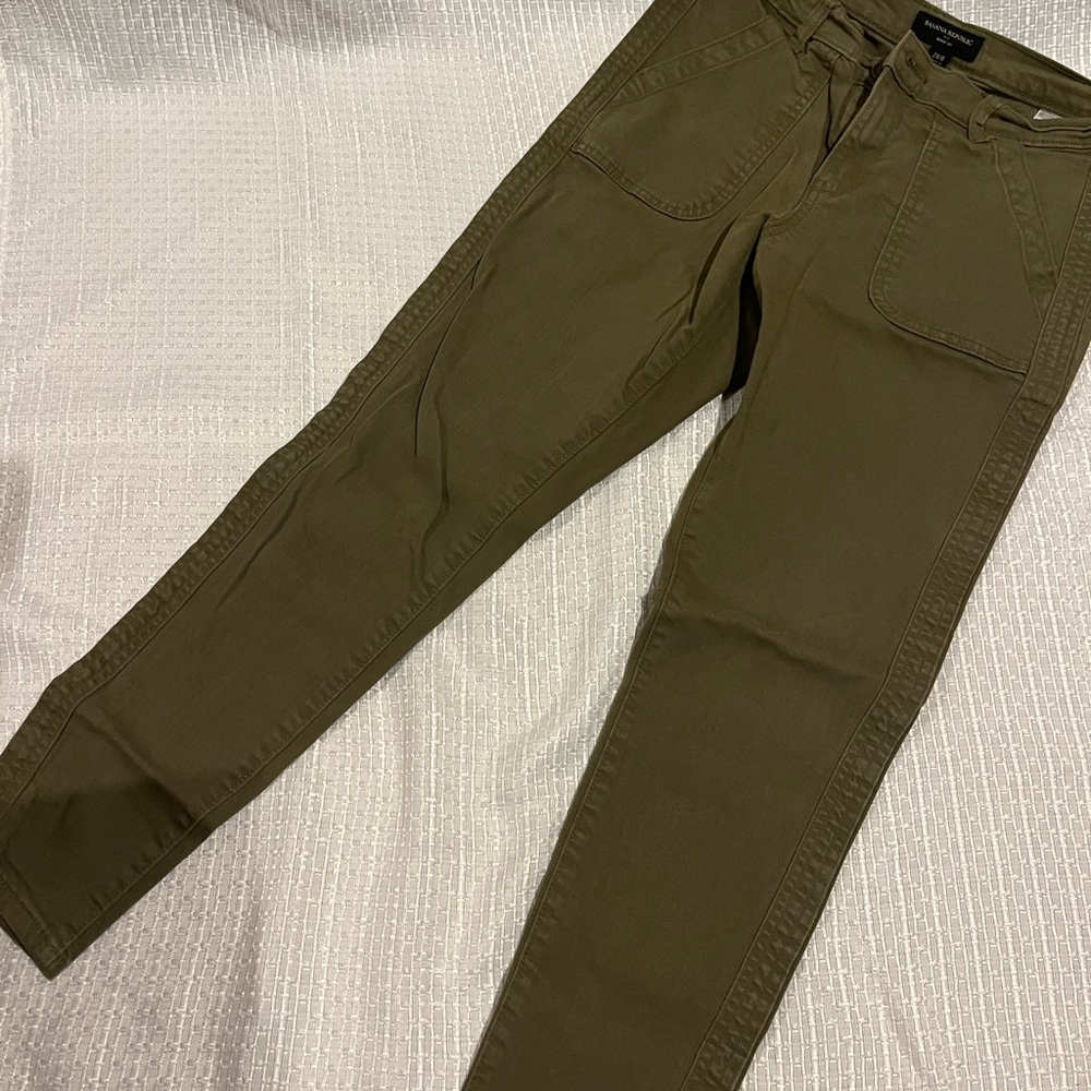 Banana Republic Khaki Skinny Fit Pants